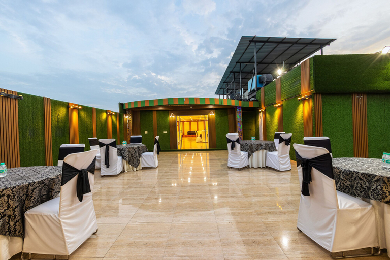 Food & Drinks 5, Arch Plaza - Near Yashobhoomi Convention Centre Dwarka, Delhi