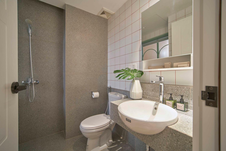 Bathroom 5, Express by M Village Pham Ngu Lao, Ho Chi Minh City