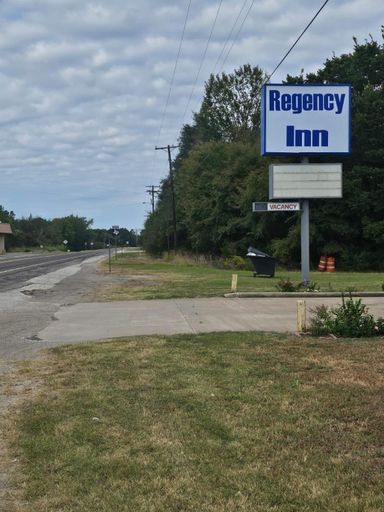 Others 5, Regency Inn, Leon
