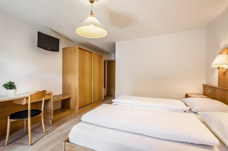 Bedroom 2, Pensione Vittoria, Bolzano