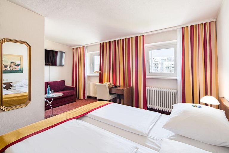 Bedroom 2, Hotel Central Hamburg, Hamburg