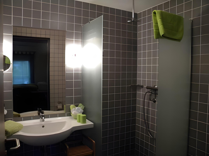 Bathroom 4, Park-Hotel Leimen, Rhein-Neckar-Kreis