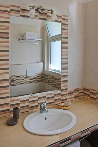Bathroom 3, Hotel Flora, Rimini