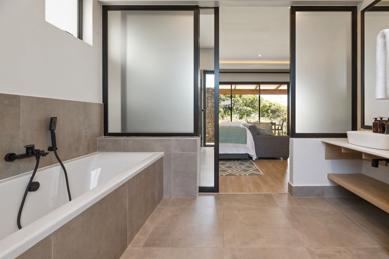 Bathroom 5, Hotel Olivewood, Amathole