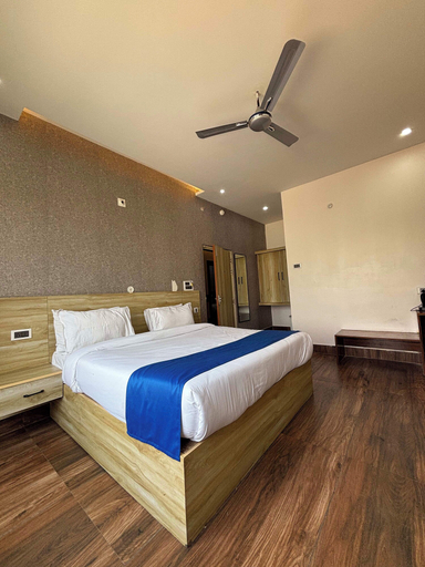 Bedroom 3, Dolphin club and Resort, Barabanki