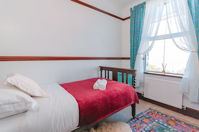 Bedroom 2, Upton House - Charming 4-bedroom home in Torquay, Torbay