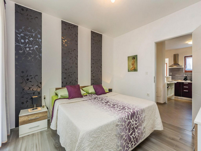 Bedroom 2, Cesarica Apartments, Karlobag
