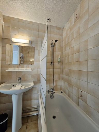 Bathroom 4, ESCAL'HOTEL, Pas-de-Calais