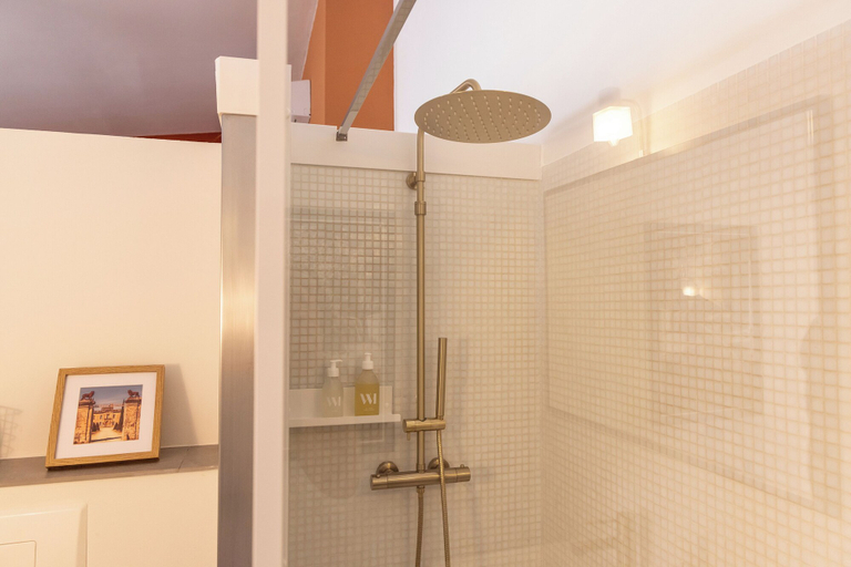 Bathroom 5, Le Prieuré Notre-Dame, Gard