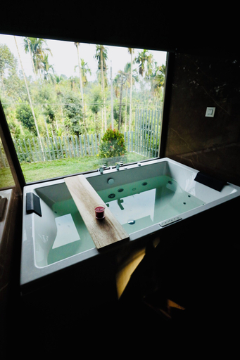 Jetted tub 3, Calithra Boutique Resort, Wayanad