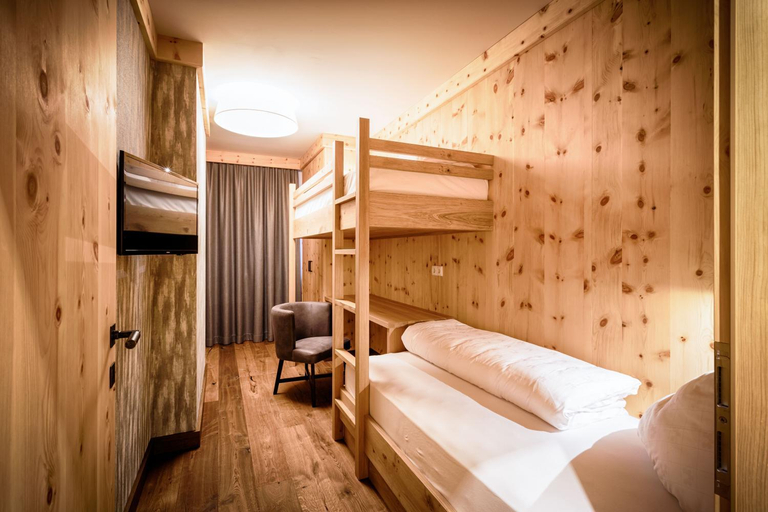 Bedroom 3, Vitalpina Hotel Magdalenahof, Bolzano