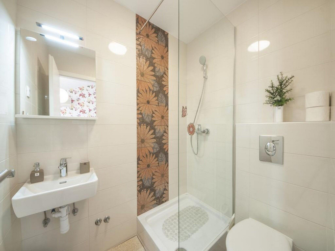 Bathroom, Apartments Villa Angela - Studio Apartment with Balcony and Sea View Dajana, Baška Voda