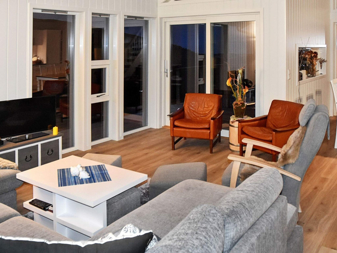 Others 5, Holiday Home in Lyngstad, Eide