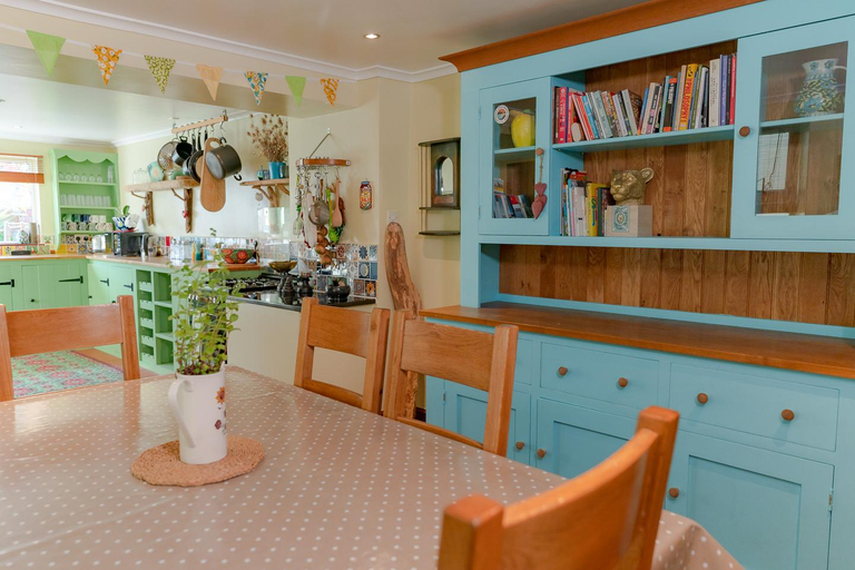 Food & Drinks, Upton House - Charming 4-bedroom home in Torquay, Torbay