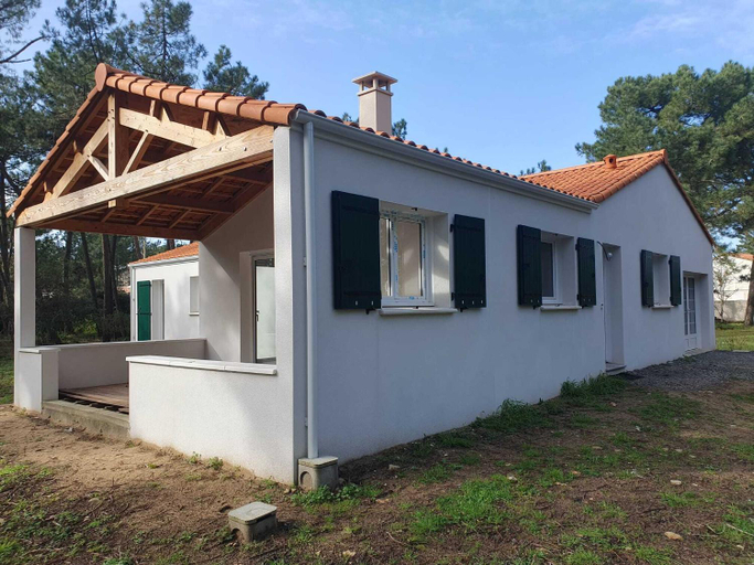 Exterior & Views