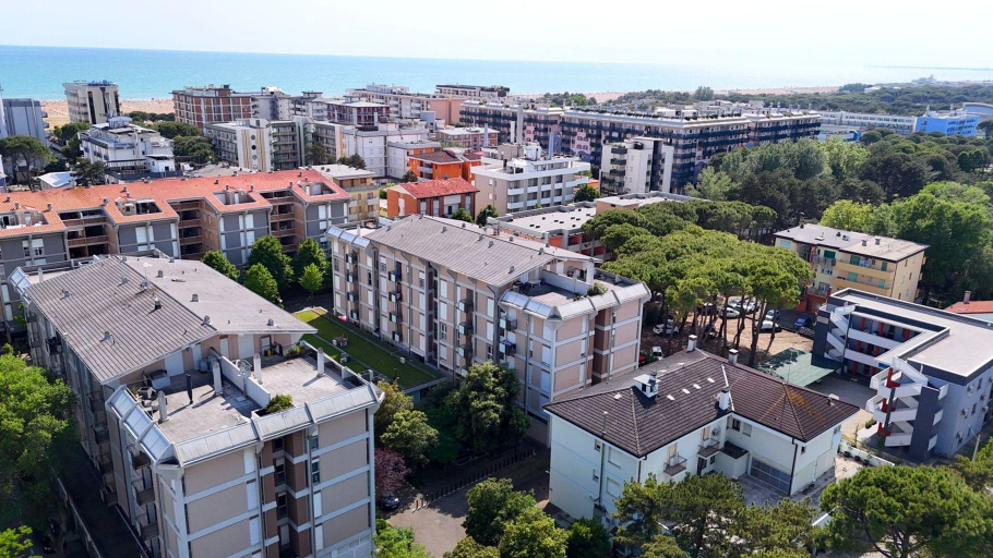 4, Large and comfy apartment by the beach by Beahost Rentals, Venezia