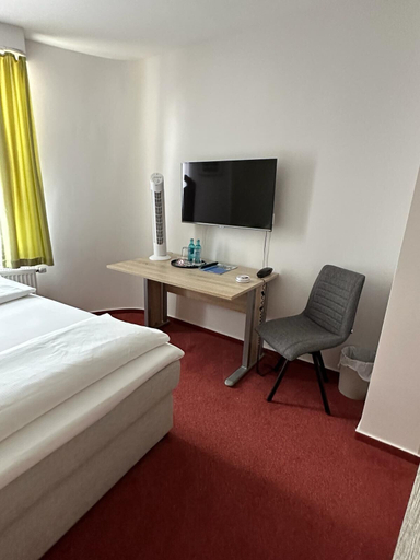 Bedroom 3, Zu den drei Kronen, Offenbach