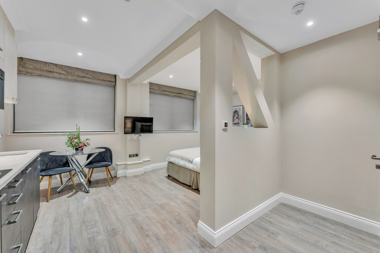 Others 5, Cleveland Residences Farringdon, London