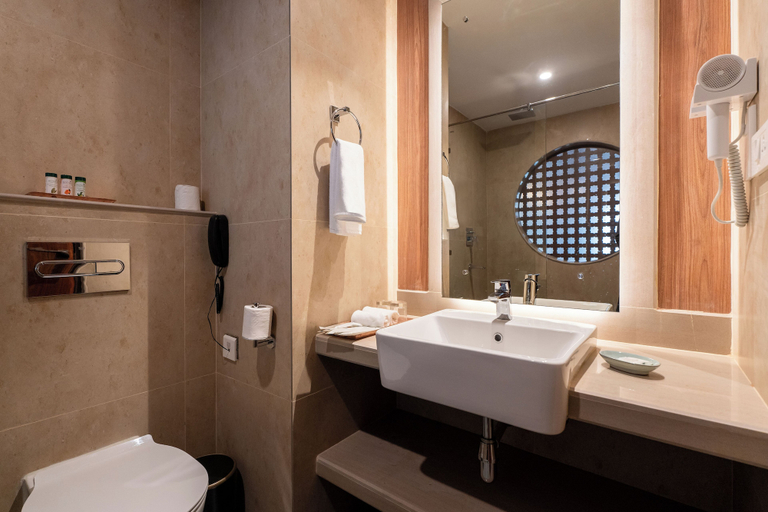 Bathroom 5, Temple Bell Boutique Hotel & Spa, Gandaki