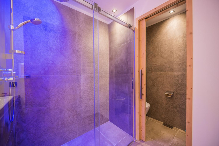 Bathroom 2, Helmhotel, Bolzano