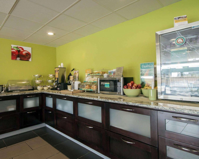 Food & Drinks 5, Quality Inn & Suites Airport, El Paso