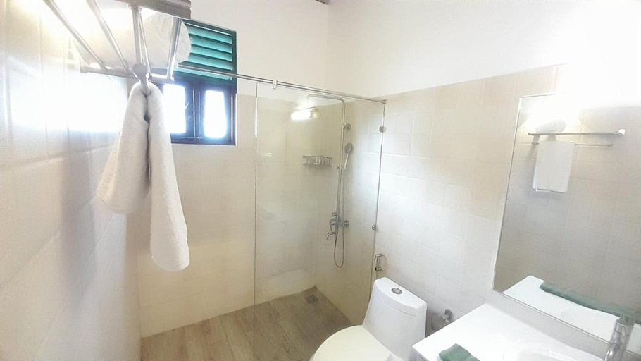 Bathroom 3, Capital Wind Beach Resort & Kitesurfing School, Kalpitiya