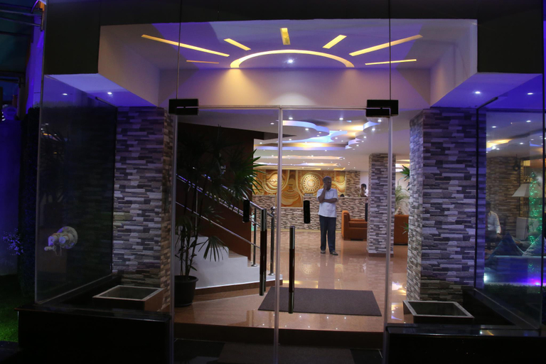 Others 5, Hotel Eurolanka, Thimbirigasyaya