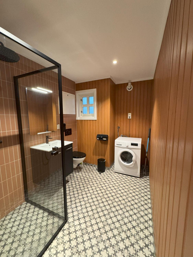 Bathroom 2, Villa Svolvær, Vågan