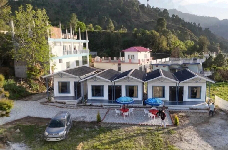 Exterior & Views