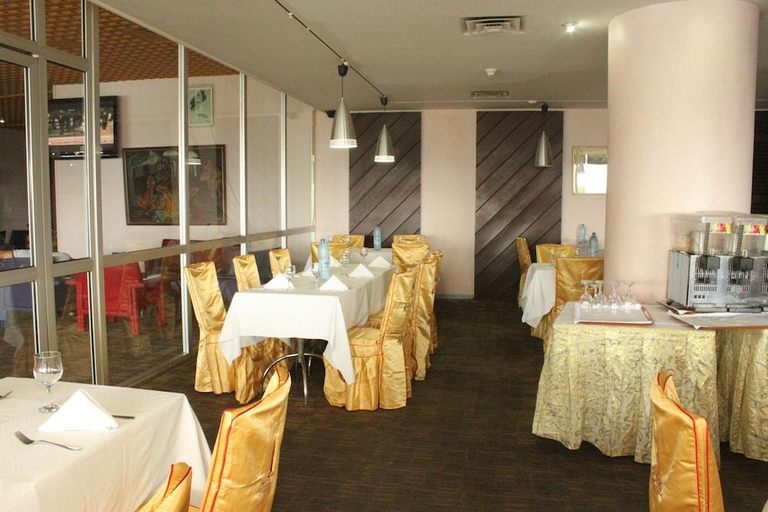 Food & Drinks 5, Hotel Mont Febe, Mfoundi