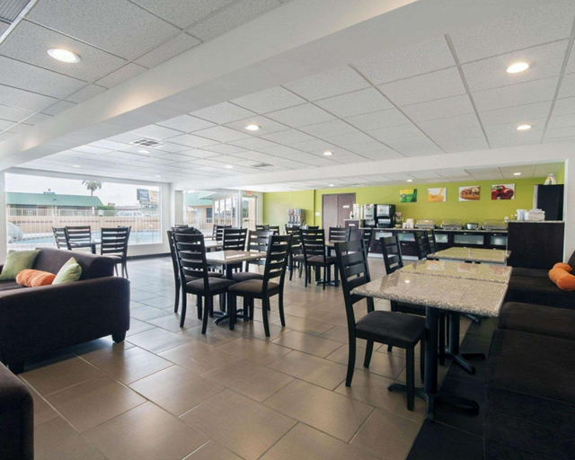 Food & Drinks 5, Quality Inn & Suites Airport, El Paso