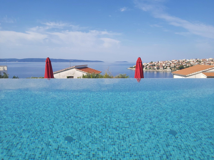 Others 4, Stunning sea view apartment with infinity swimming pool a1, Trogir