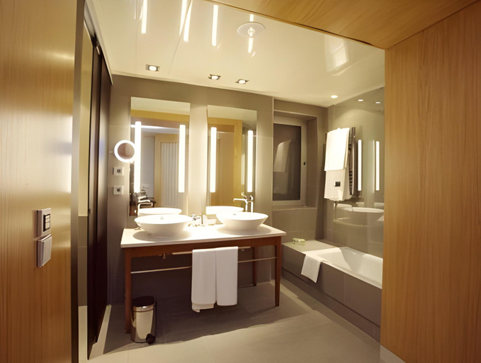 Bathroom 5, Hotel Alfonso, Zaragoza