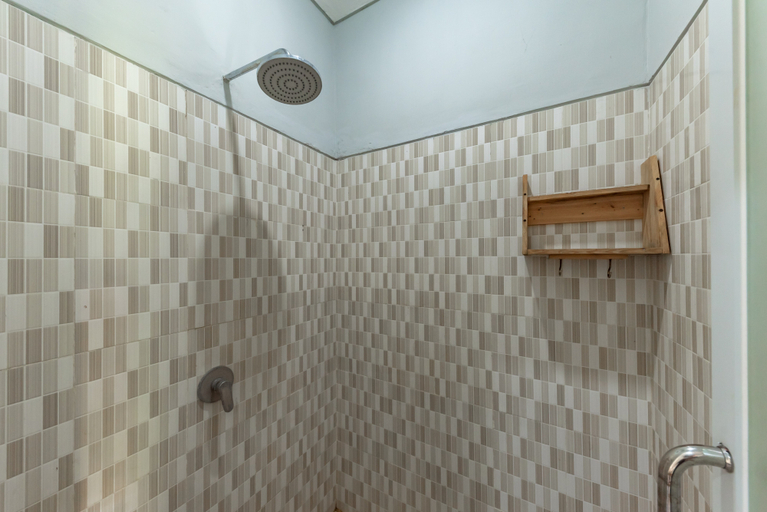 Bathroom 4, Urbanview Asung 2 Guesthouse near Canggu, Badung
