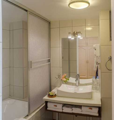Bathroom 4, Hotel Taypikala Machupicchu, Urubamba