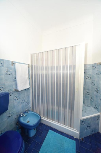 Bathroom 5, BrotherStay rooms lusotile, Lisbon