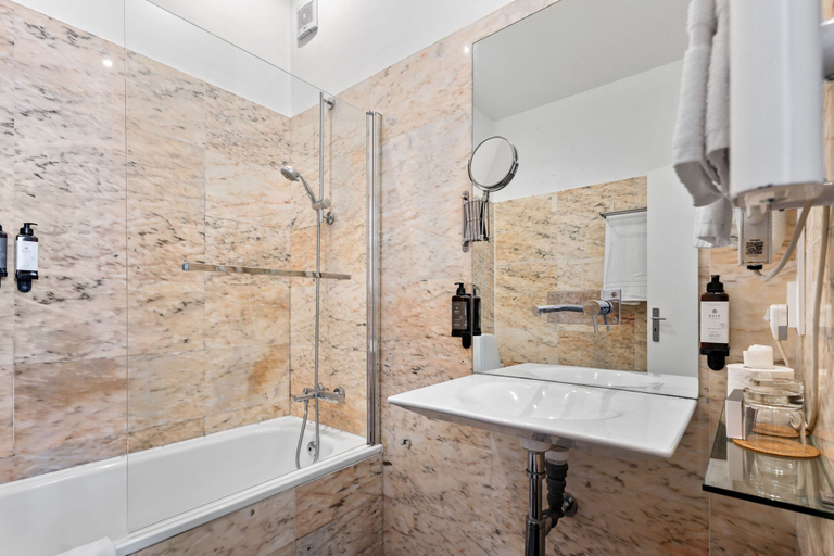 Bathroom 4, Quinta Colina by Shiadu, Lisbon