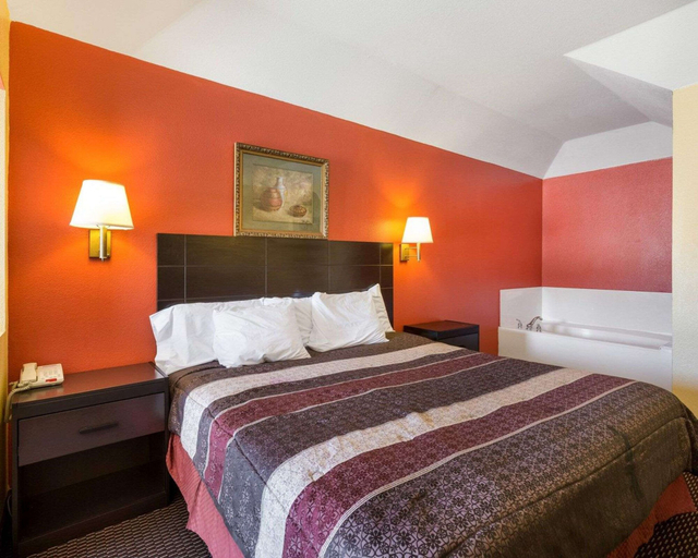 Bedroom 3, Rodeway Inn & Suites Humble IAH, Houston