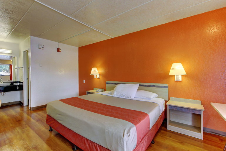 Bedroom 4, Motel 6 York, PA, York