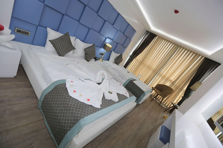 Bedroom 2, Elips Royal Hotel & Spa, Antalya