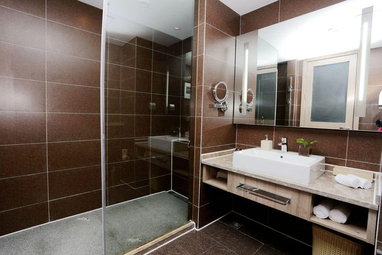 Bathroom 3, Atour Hotel Nanjing South Railway Station Baijiahu, Nanjing