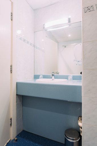 Bathroom 4, Travelodge Belfast Central, Belfast