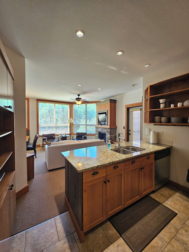 Food & Drinks 4, Timberline Lodges by Fernie Lodging Co, East Kootenay