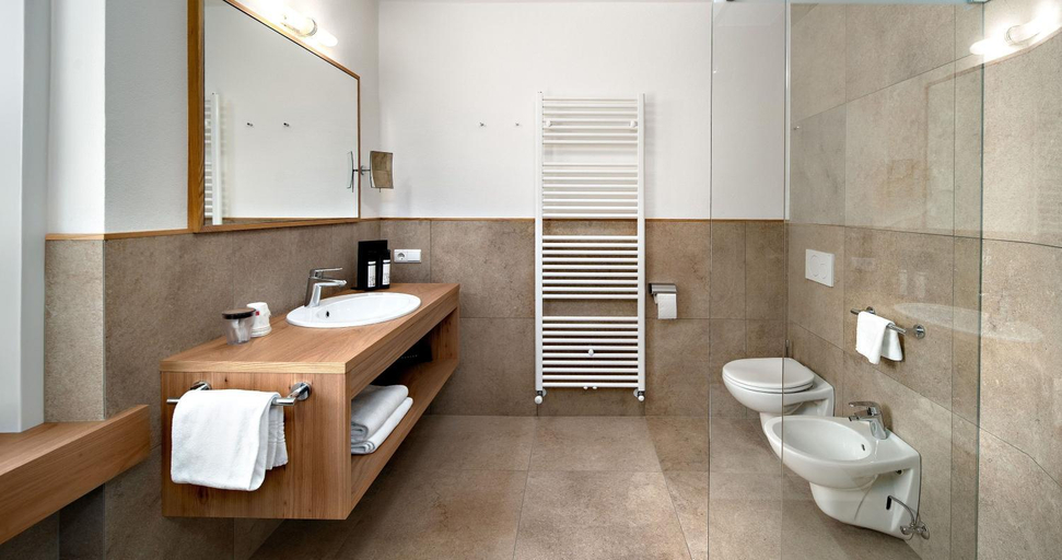 Bathroom 5, Family Hotel Posta, Bolzano