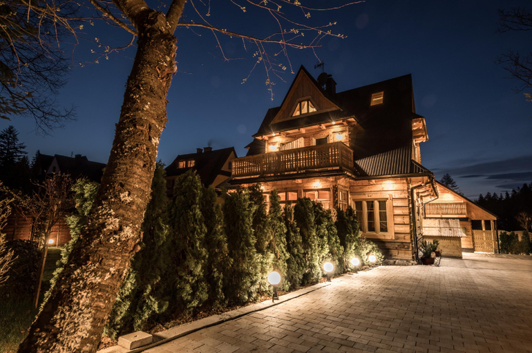 Exterior & Views