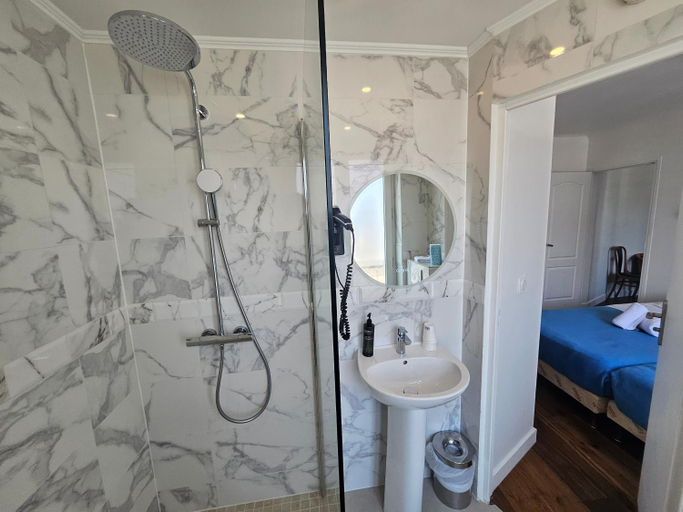 Bathroom 4, Hotel La Louisiane, Paris