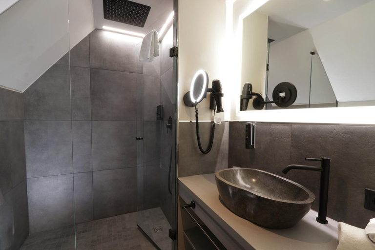 Bathroom 5, REINHARDTs HOTEL, Neckar-Odenwald-Kreis