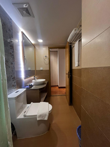 Bathroom 4, Royal Raj Hotel & Condominium, Rajshahi