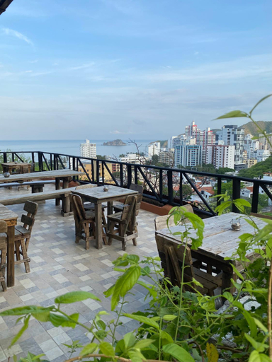 Food & Drinks 5, Akela Gaira Hotel, Santa Marta (Dist. Esp.)