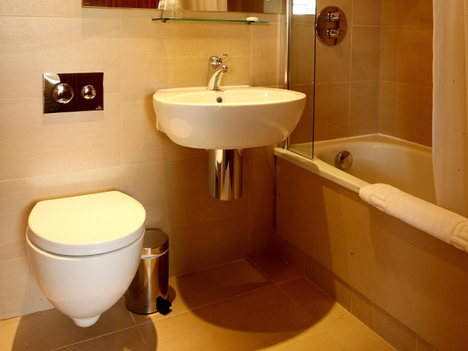 Bathroom 5, The Royal Toby Hotel, Rochdale